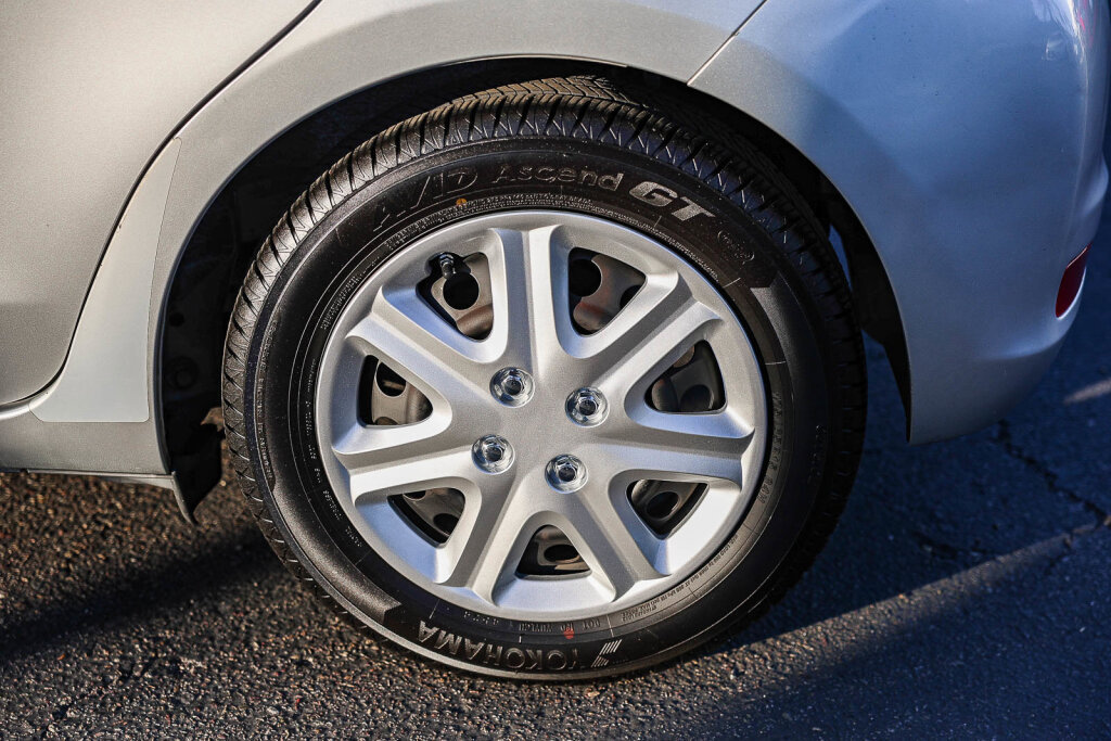 Used 2013 Toyota Yaris LE image 10