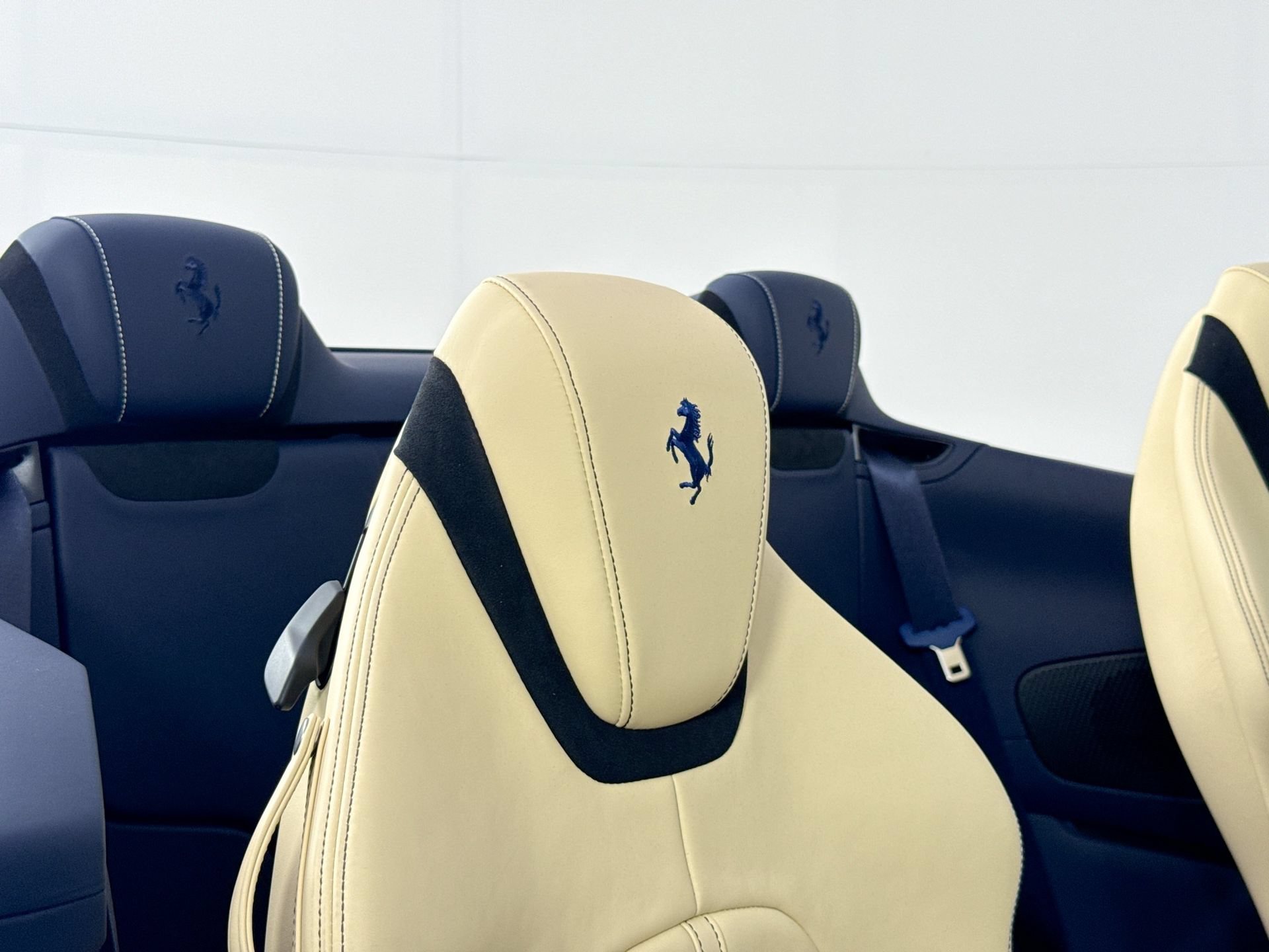 Certified 2025 Ferrari Roma Spider RWD image 25