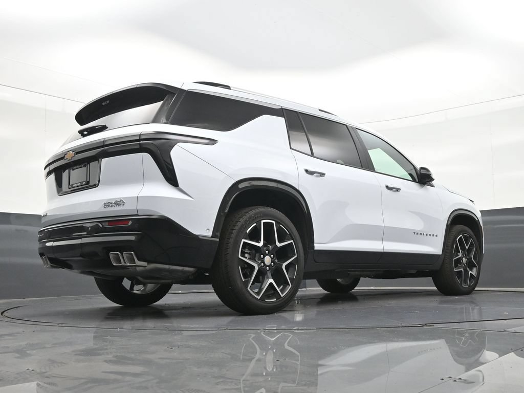 Used 2026 Chevrolet Traverse High Country FWD image 30
