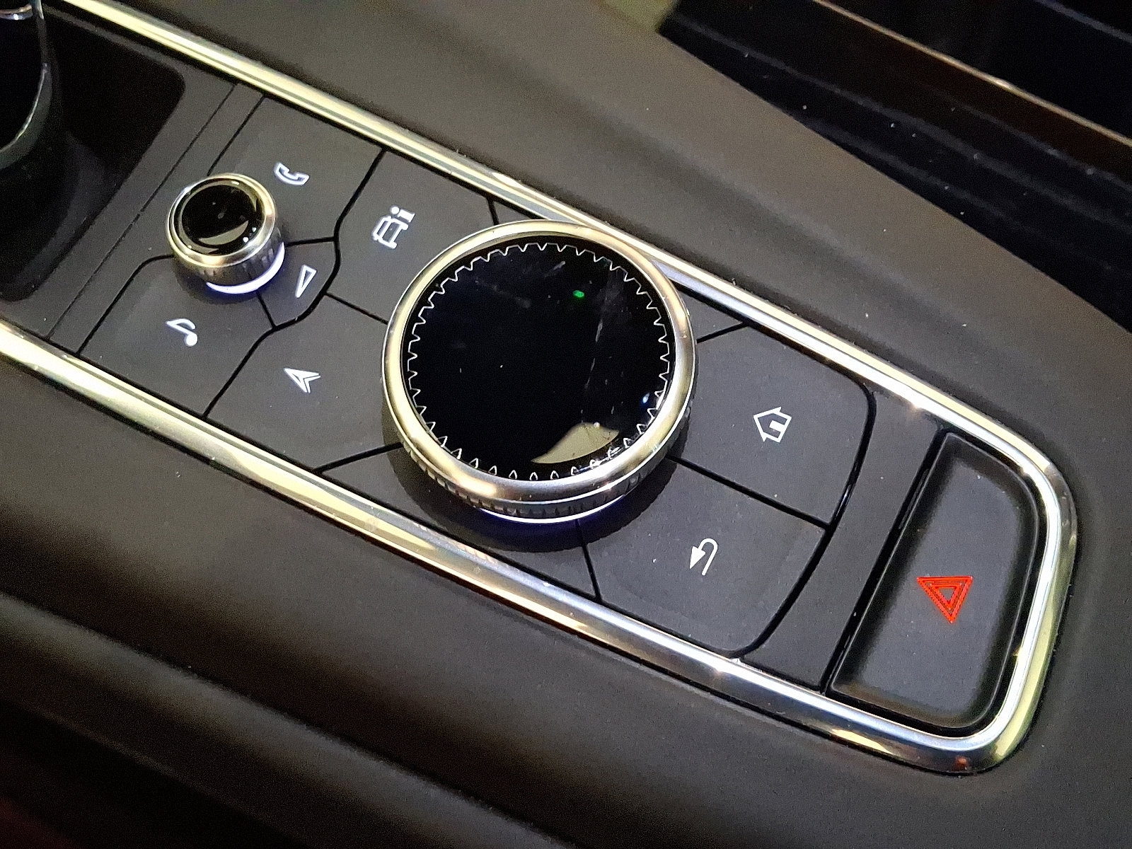 Certified 2024 Cadillac Escalade V w/ LPO, ONYX Package AWD/4WD image 23
