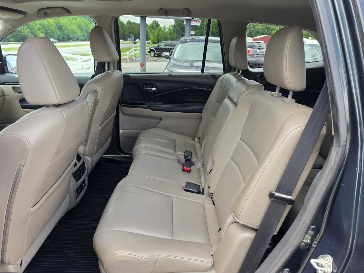Used 2017 Honda Pilot Touring image 4