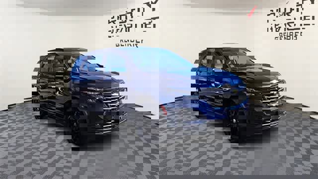 Used 2023 Chevrolet Equinox LS image 2