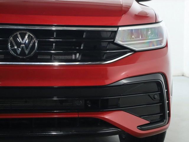 Used 2024 Volkswagen Tiguan SE R-Line image 7