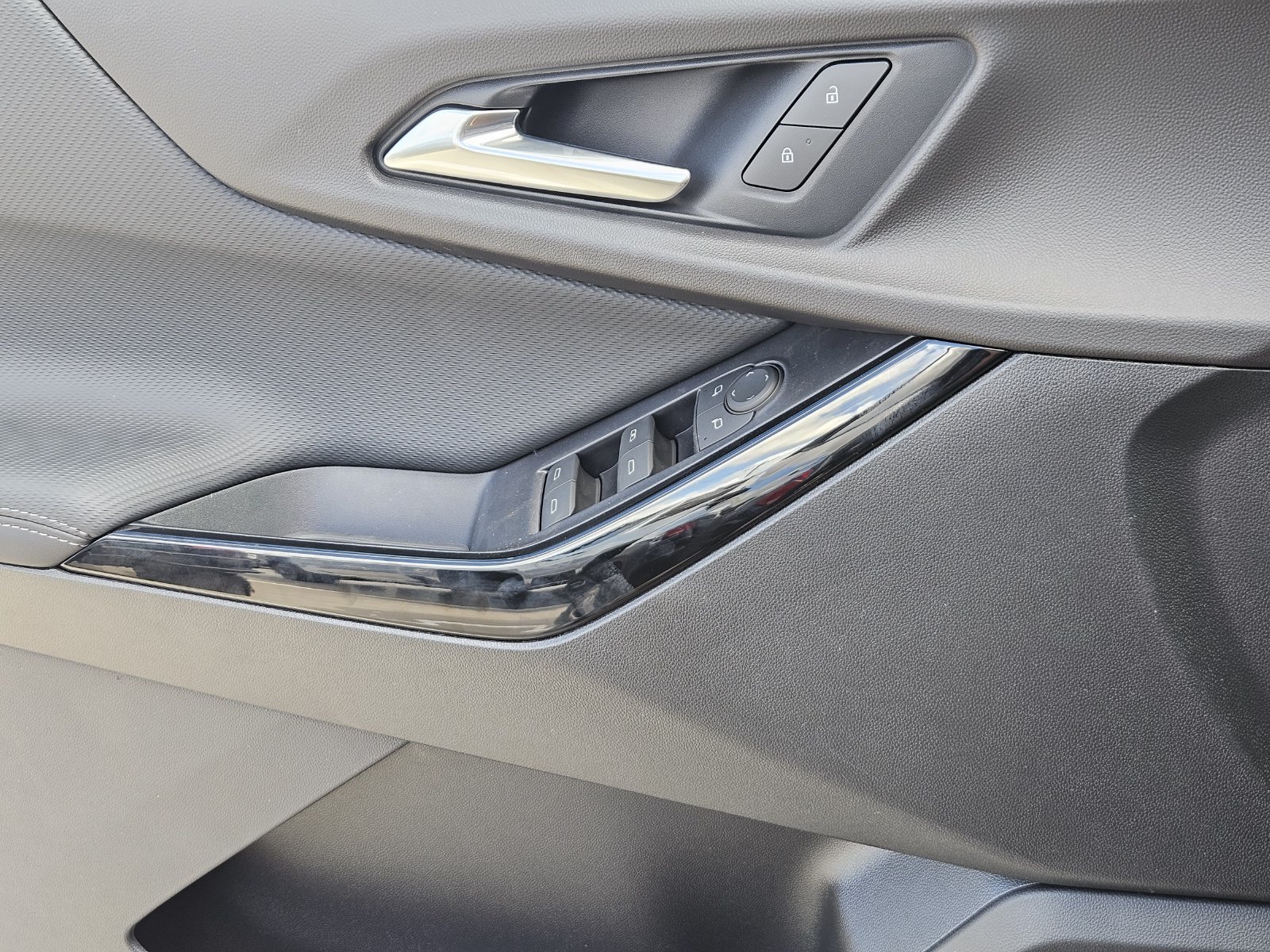 New 2027 Chevrolet Equinox LT w/ Safety and Technology Package FWD image 23