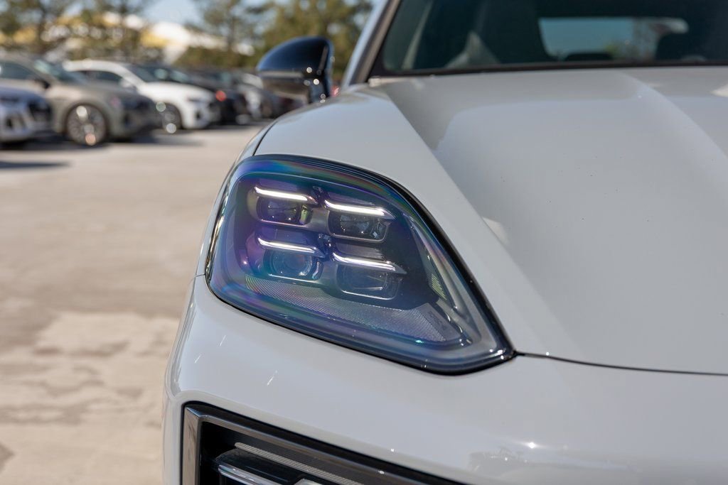 Certified 2025 Porsche Cayenne GTS image 29