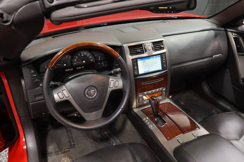 Used 2007 Cadillac XLR RWD image 40