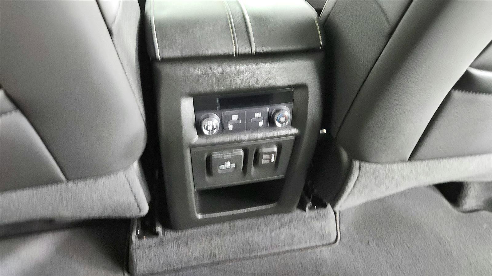 Used 2024 Chevrolet Traverse Premier w/ Redline Edition AWD/4WD image 17