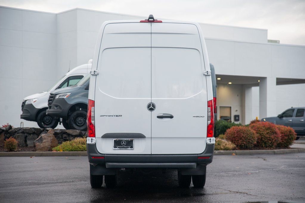 New 2025 Mercedes-Benz Sprinter 4500 image 4
