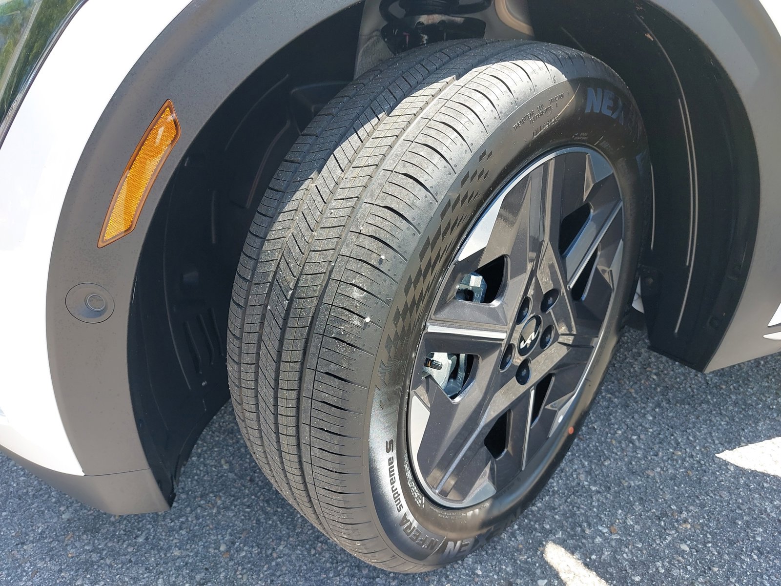 New 2025 Kia EV6 Light w/ Light LR Technology Package image 32