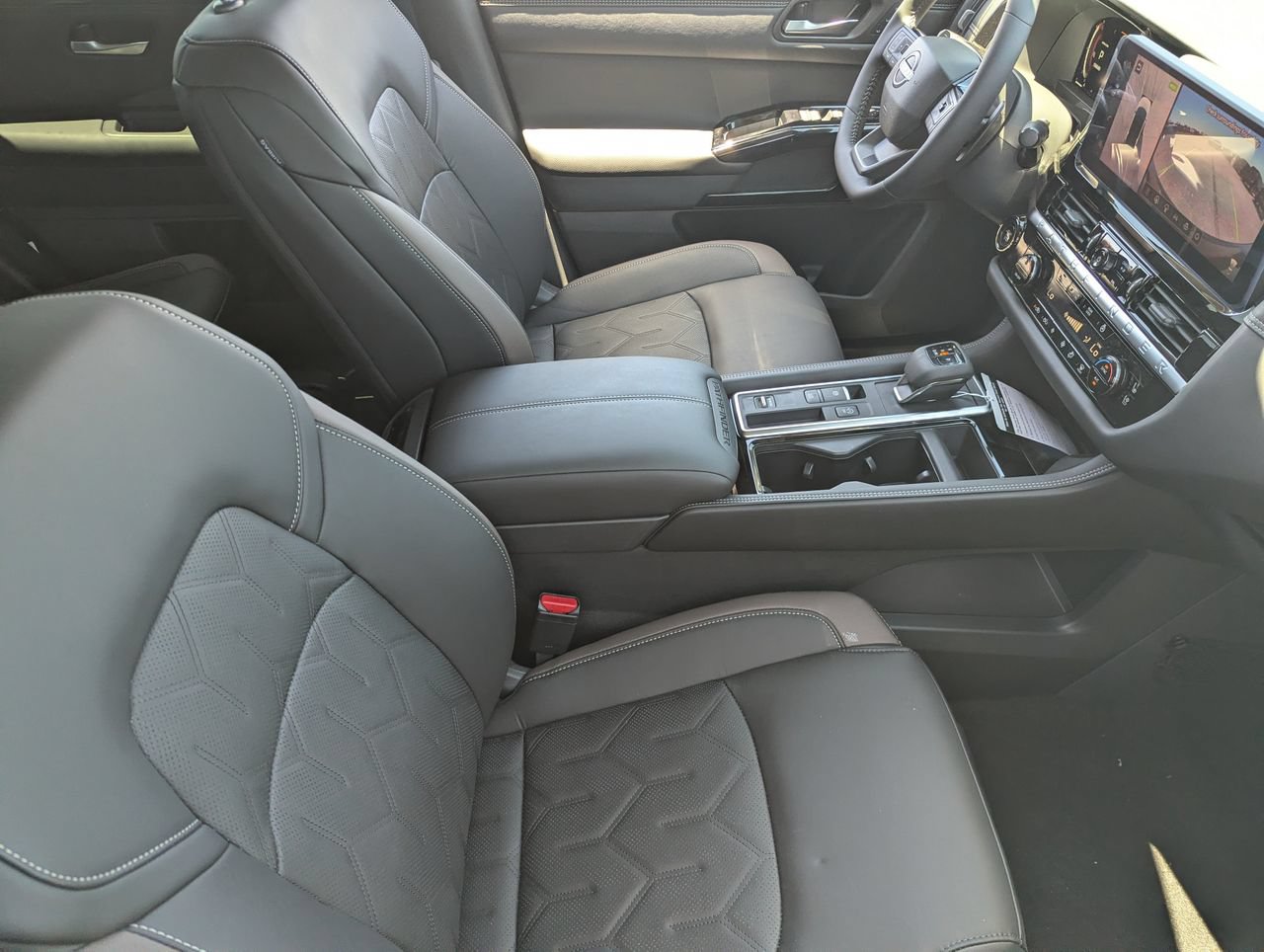 New 2026 Nissan Pathfinder Platinum w/ Accent Package FWD image 31