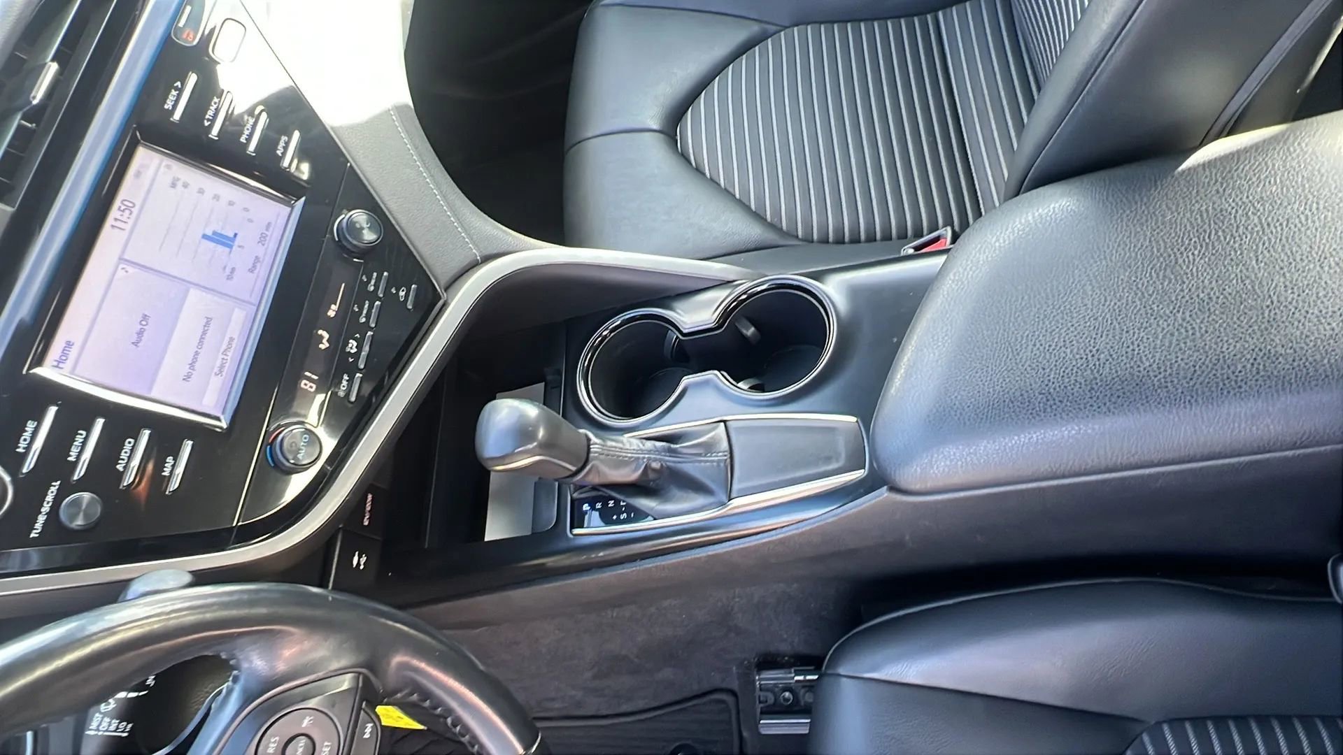 Used 2019 Toyota Camry SE image 25