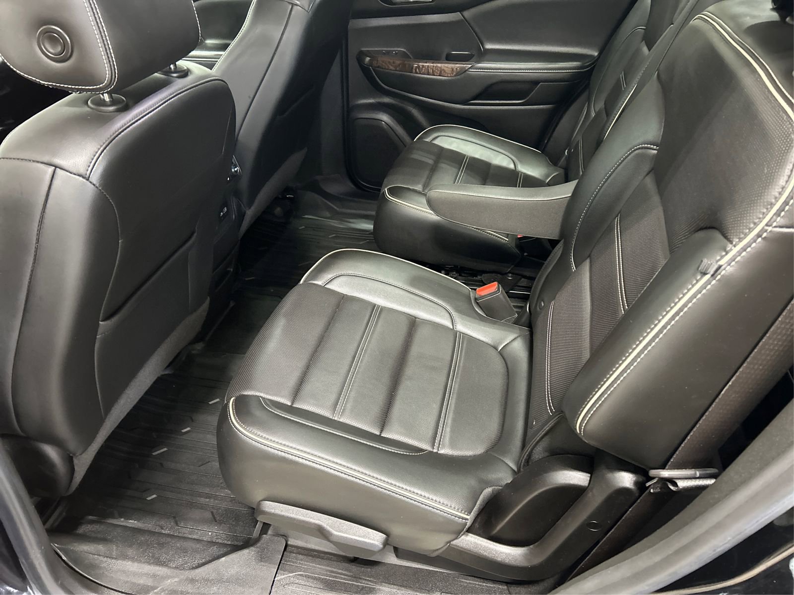 Used 2021 GMC Acadia Denali w/ Denali Ultimate Package AWD/4WD image 10