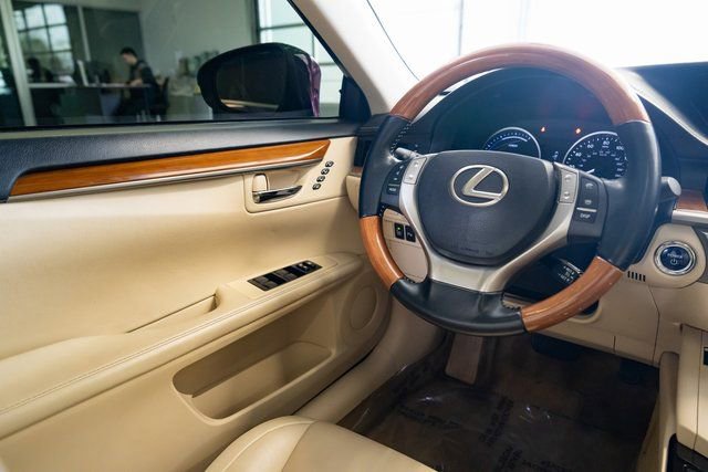 Used 2013 Lexus ES 300h w/ Premium Pkg image 11