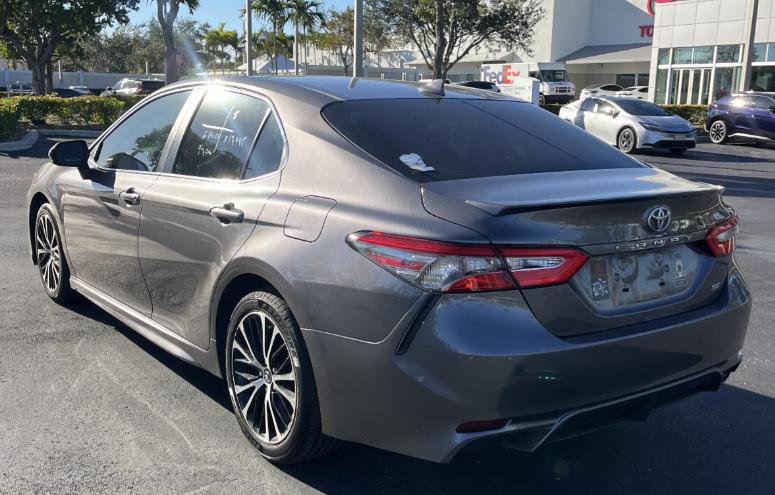 Used 2019 Toyota Camry SE image 3