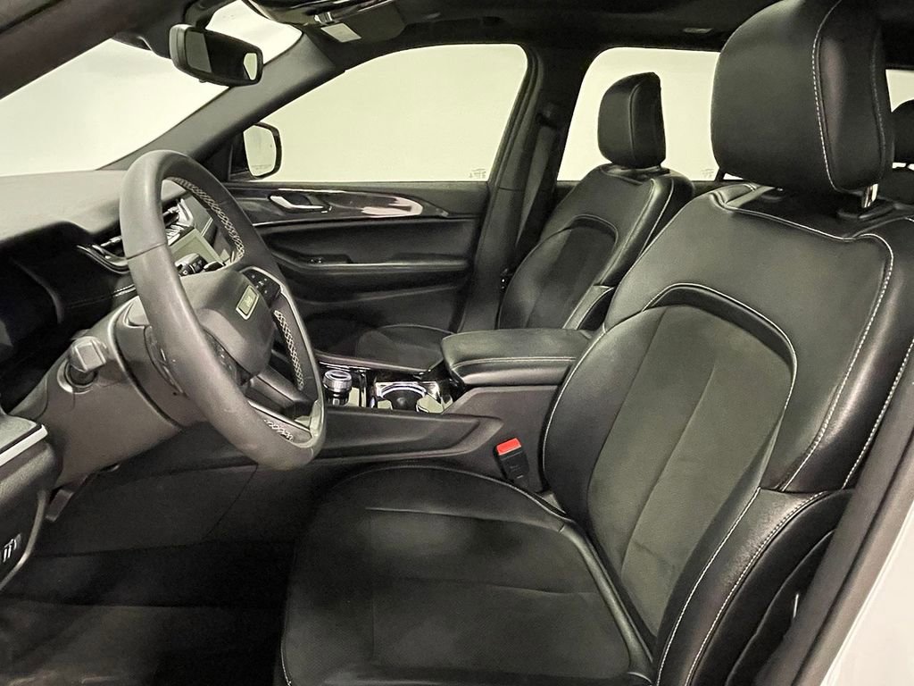 Used 2023 Jeep Grand Cherokee Altitude image 3