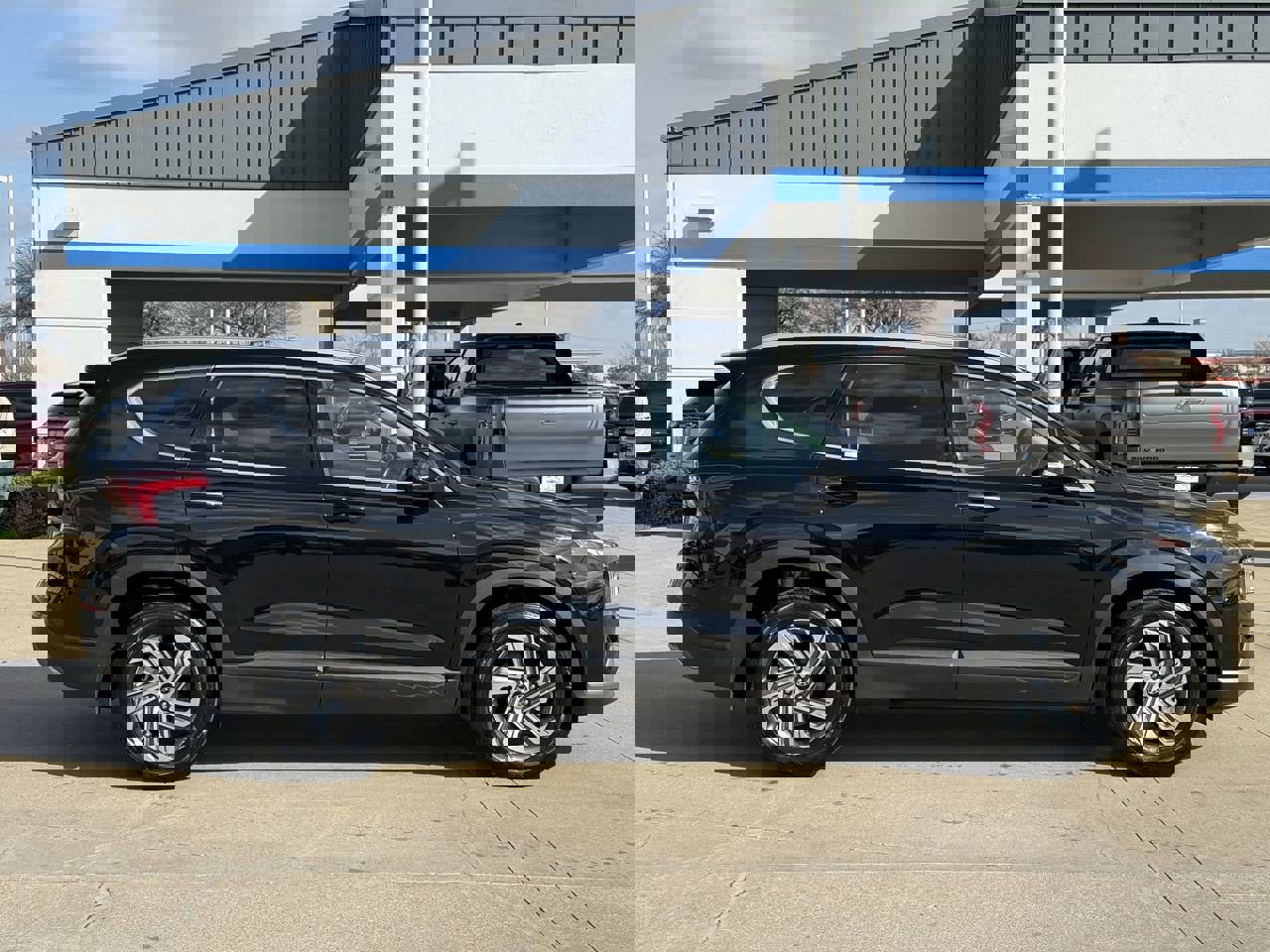 Used 2023 Hyundai Santa Fe SEL w/ Cargo Package image 3