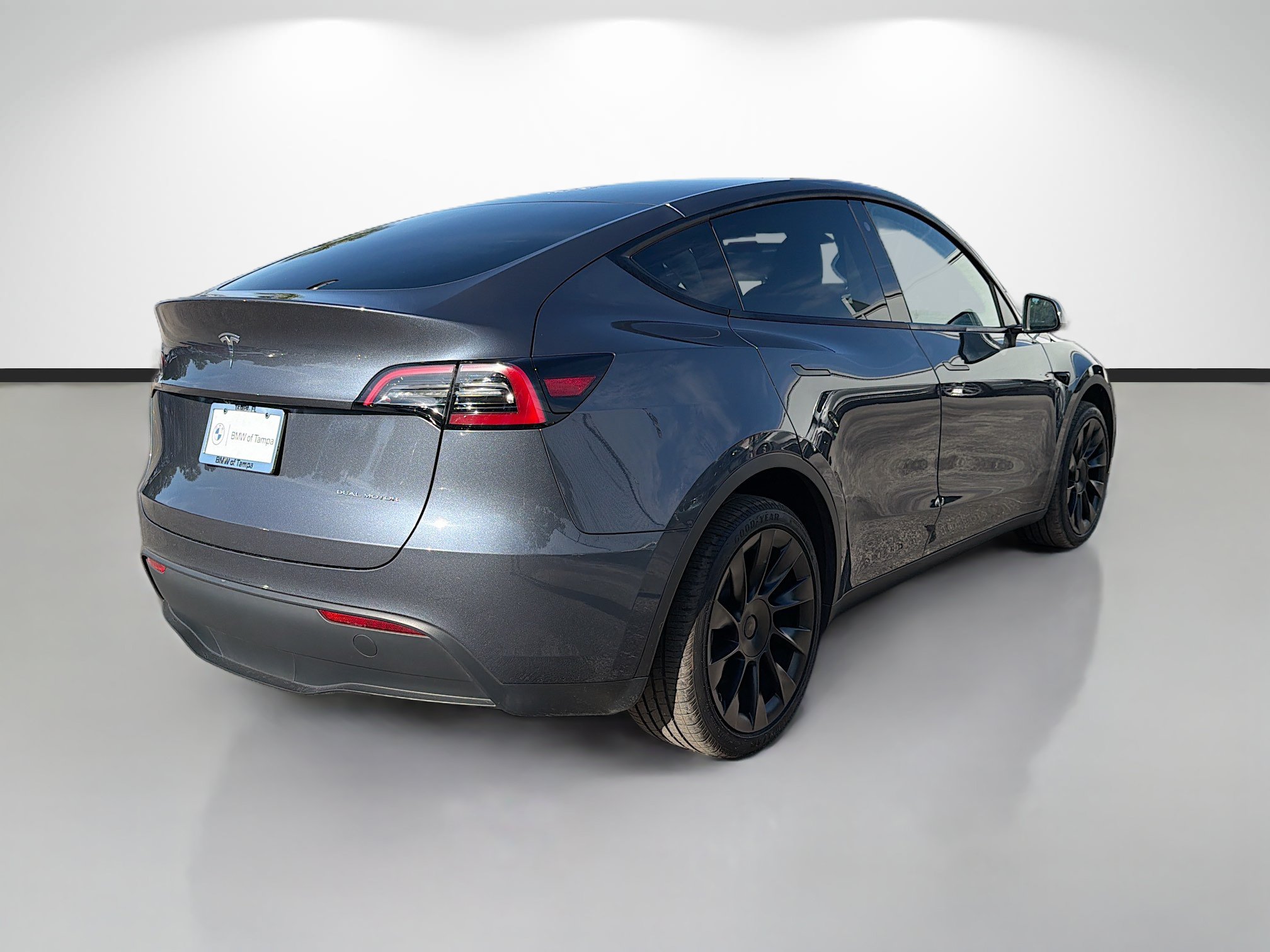 Used 2023 Tesla Model Y Long Range AWD/4WD image 3