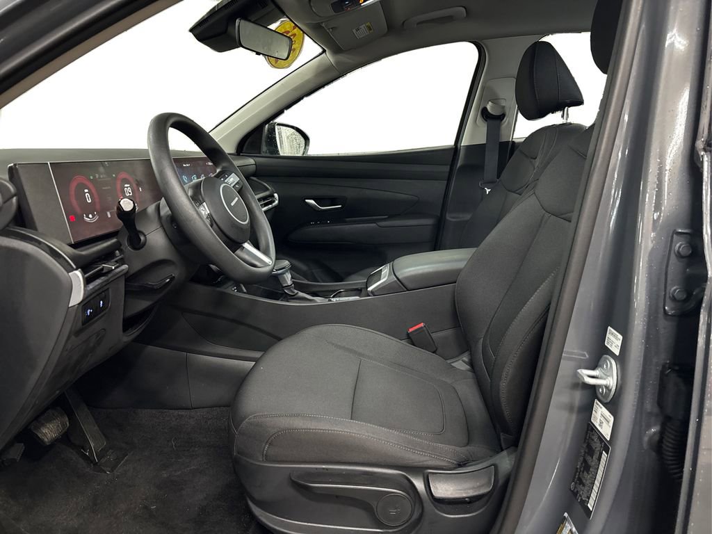 Certified 2025 Hyundai Tucson SE image 9