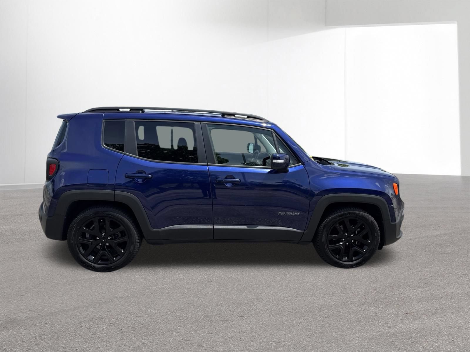 Used 2018 Jeep Renegade Altitude w/ Cold Weather Group FWD image 30