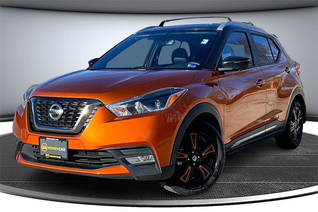 Used 2019 Nissan Kicks SR w/ SR Premium Package image 3