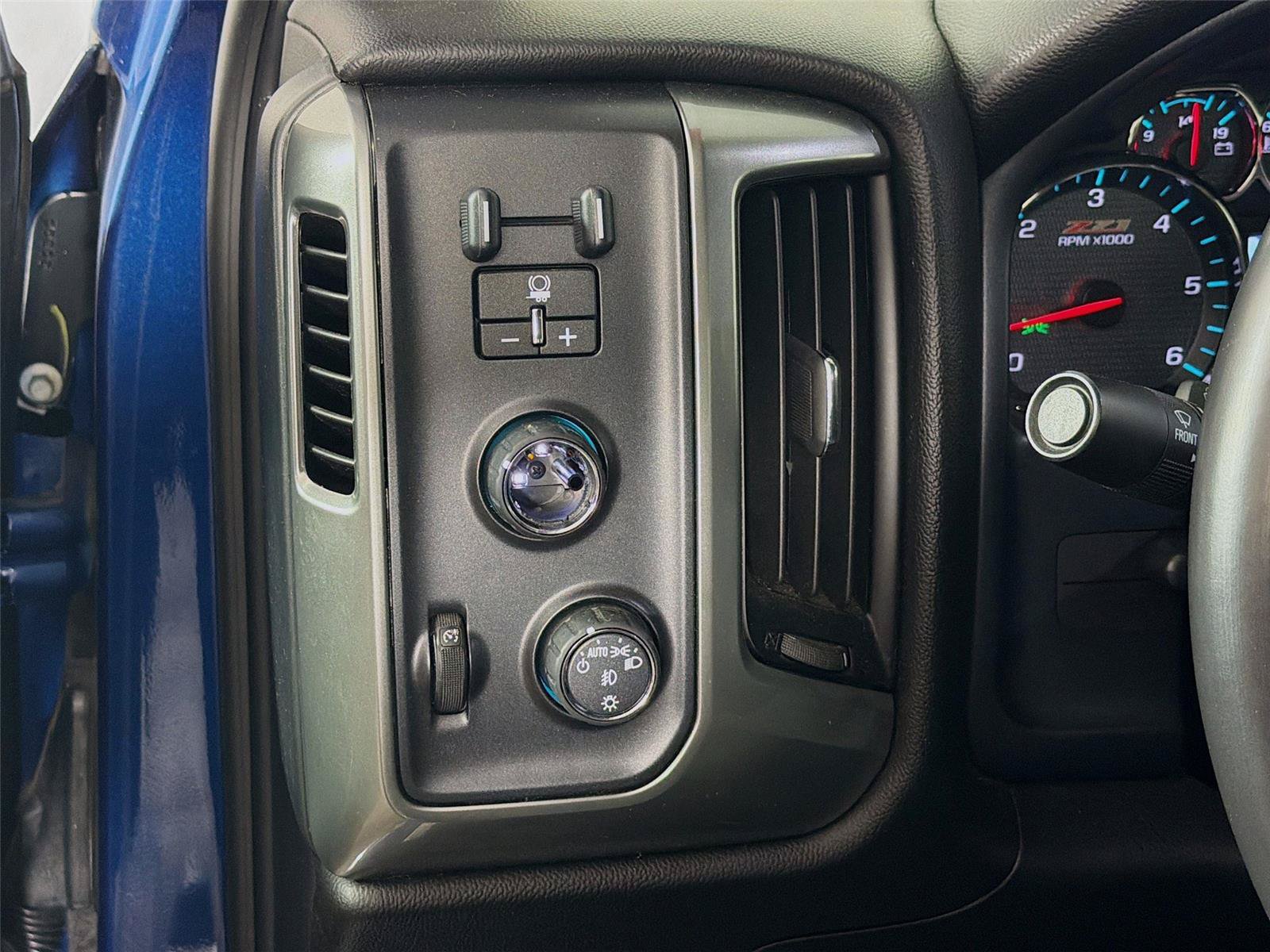 Used 2018 Chevrolet Silverado 1500 LT w/ All Star Edition AWD/4WD image 17