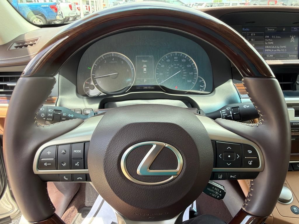 Used 2016 Lexus ES 350 w/ Luxury Package w/Wood Trim FWD image 23