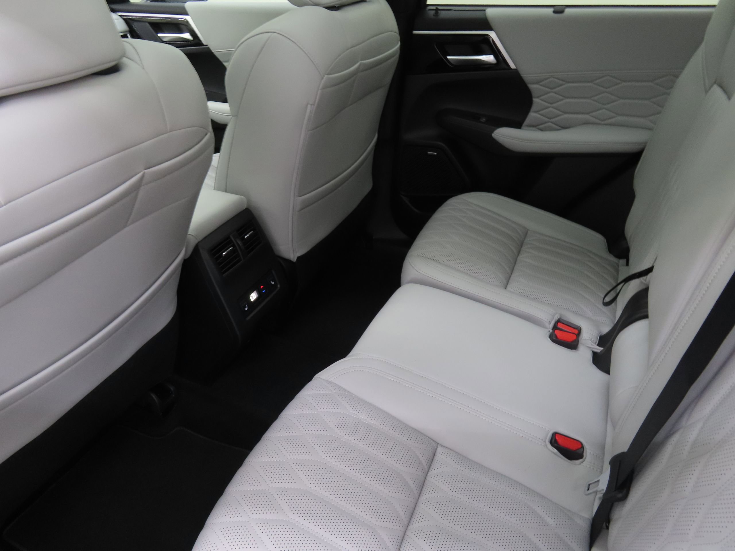 New 2025 Mitsubishi Outlander SEL image 21