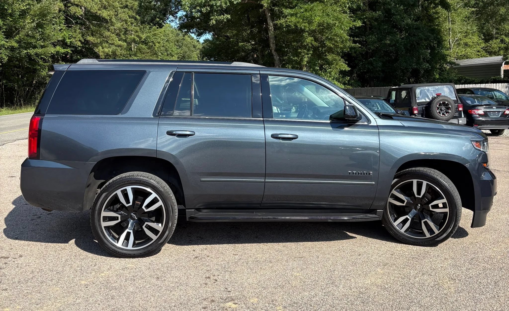Used 2019 Chevrolet Tahoe Premier w/ RST 6.2L Performance Edition AWD/4WD image 7