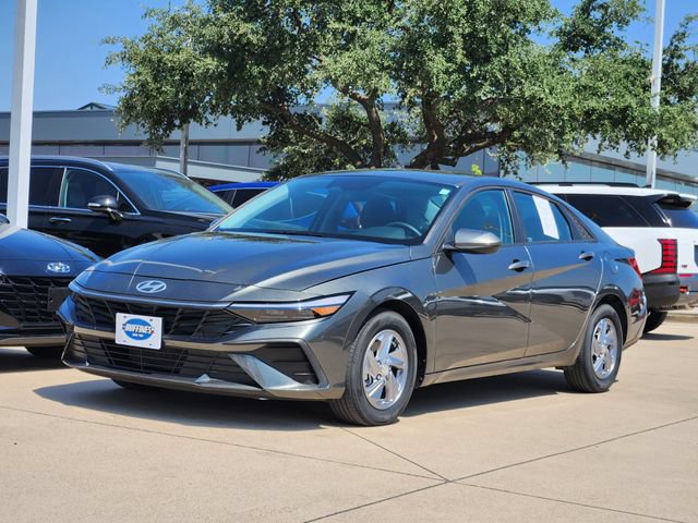 Certified 2024 Hyundai Elantra SE FWD image 2