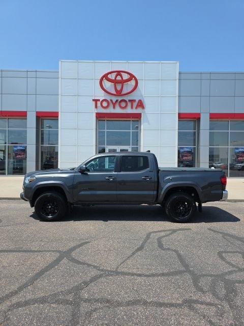 Used 2019 Toyota Tacoma SR5 AWD/4WD image 2