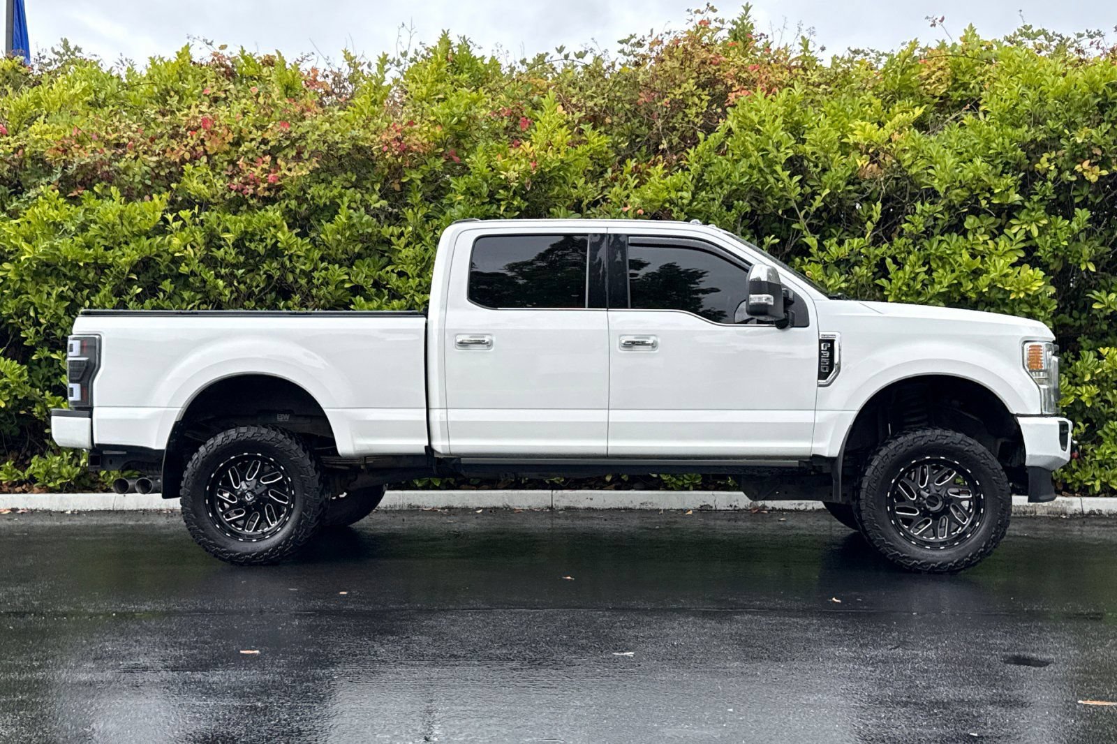 Used 2021 Ford F350 Platinum w/ FX4 Off-Road Package AWD/4WD image 3