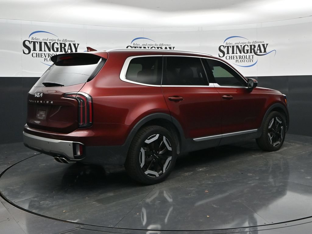 Used 2023 Kia Telluride EX w/ EX Captain's Chair Package FWD image 7
