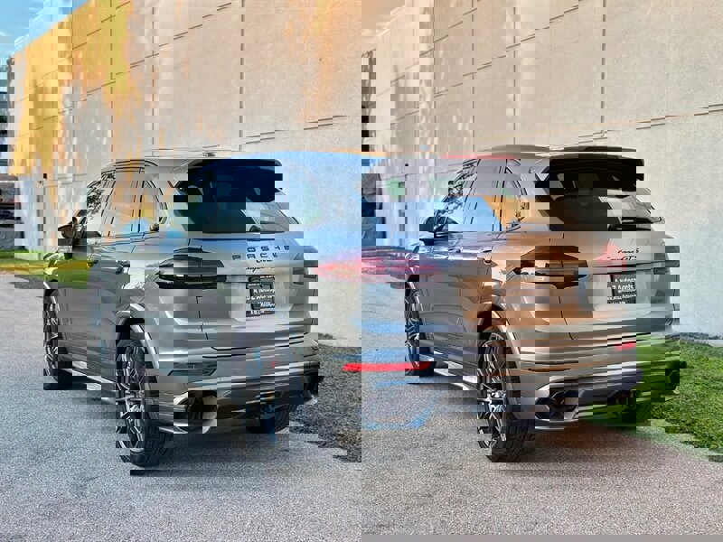 Used 2016 Porsche Cayenne GTS image 4