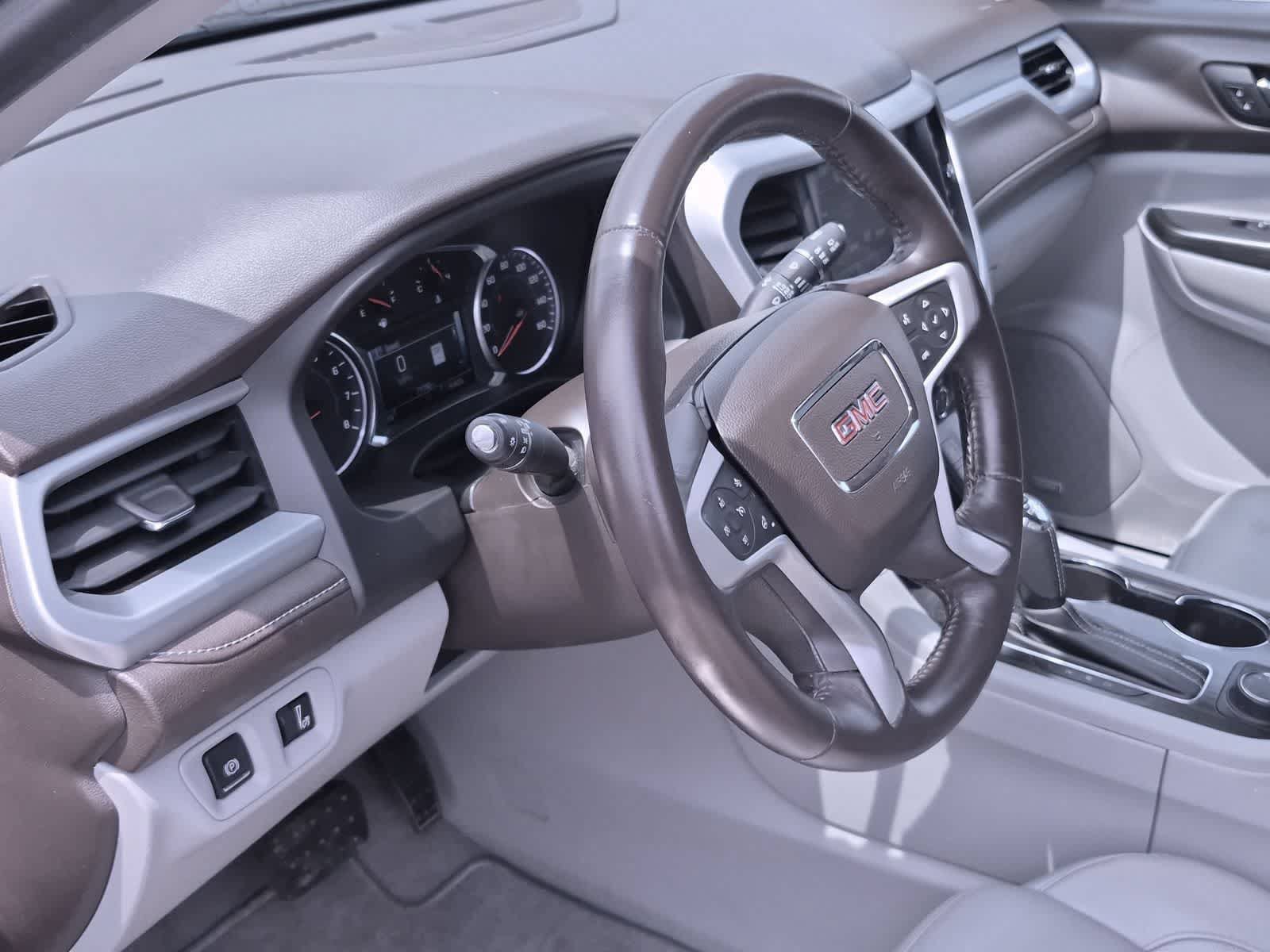 Used 2017 GMC Acadia SLT AWD/4WD image 10
