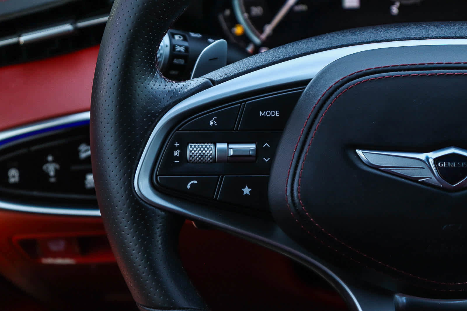 Used 2023 Genesis GV70 2.5T w/ Sport Prestige Package image 18