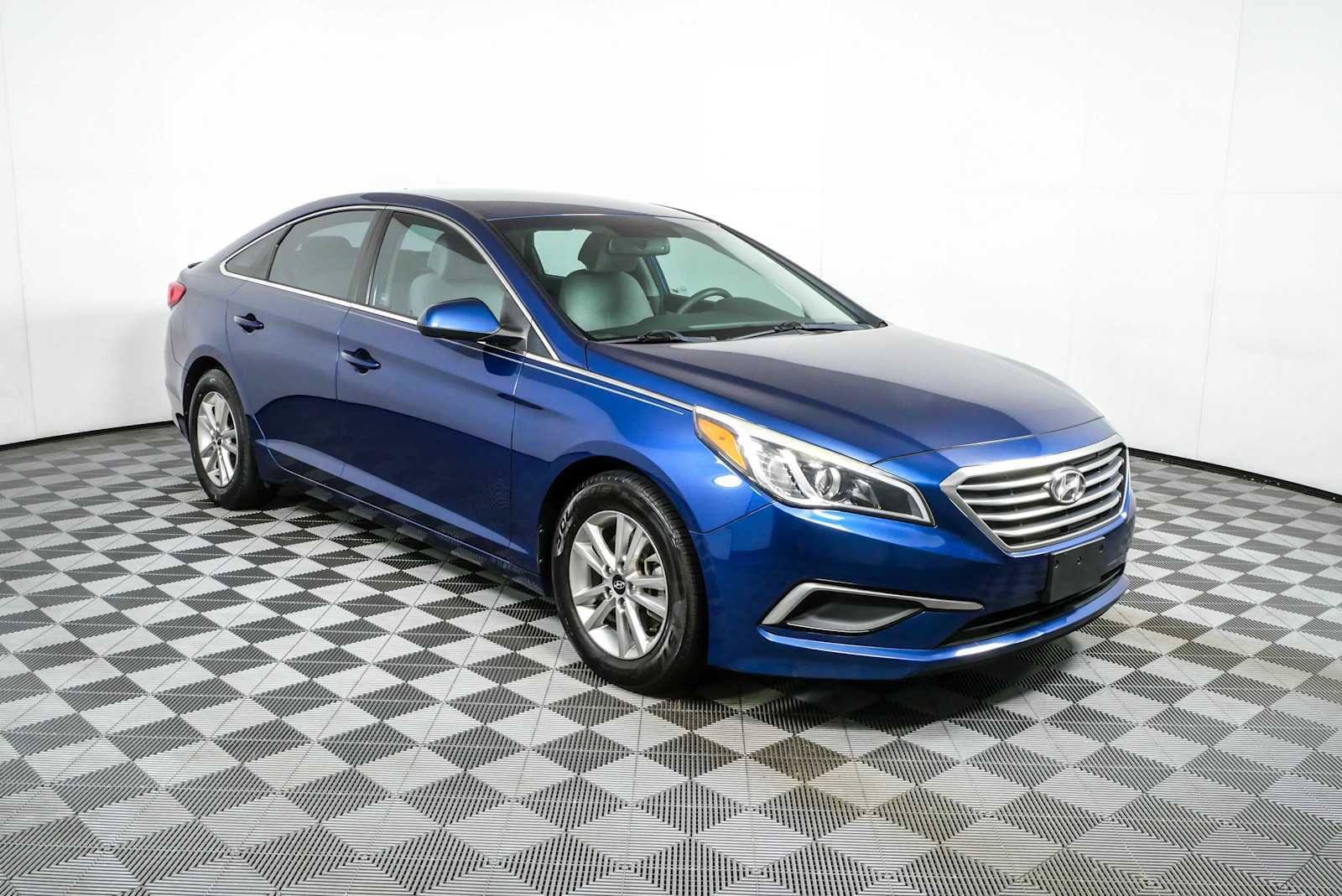 Used 2017 Hyundai Sonata SE FWD image 1