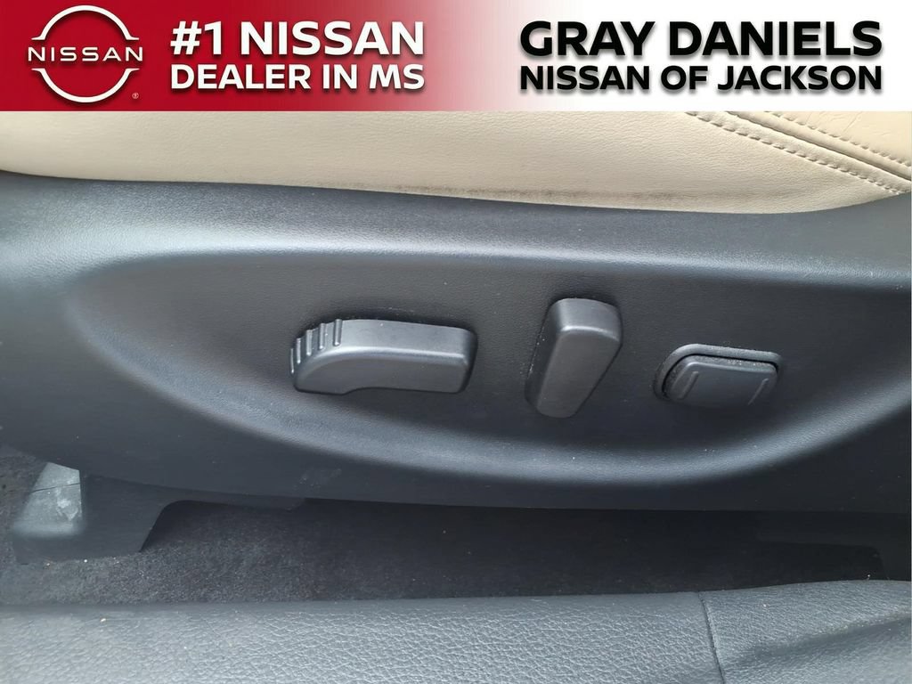 Used 2023 Nissan Maxima Platinum w/ Sport Mat Group FWD image 11