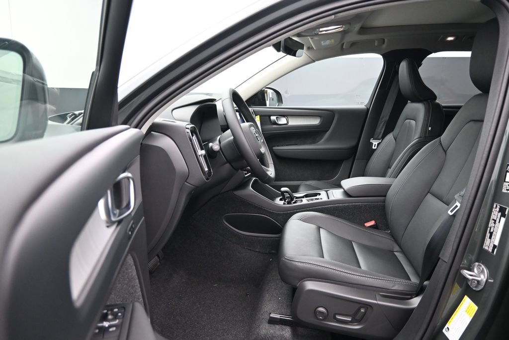New 2026 Volvo XC40 B4 Core w/ Protection Package Premier FWD image 11