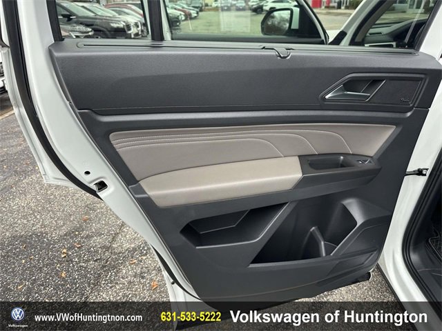 Certified 2022 Volkswagen Atlas SEL Premium image 19