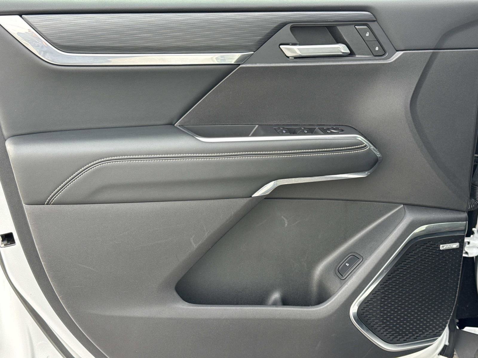 Used 2025 GMC Acadia Elevation image 16