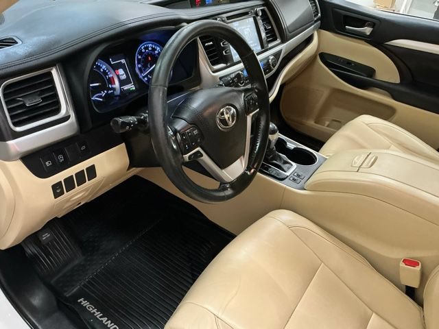 Used 2018 Toyota Highlander XLE AWD/4WD image 14