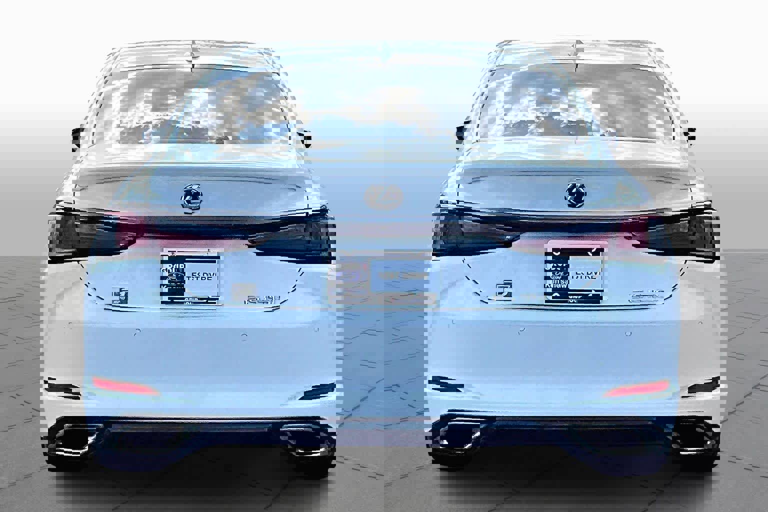 Used 2023 Lexus ES 350 F Sport w/ Accessory Package (Z2) image 5