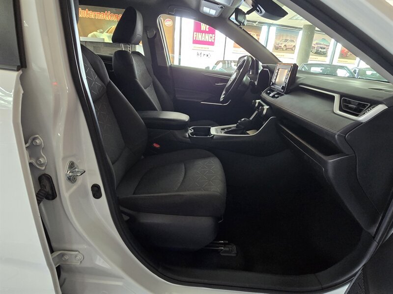 Used 2021 Toyota RAV4 XLE FWD image 14