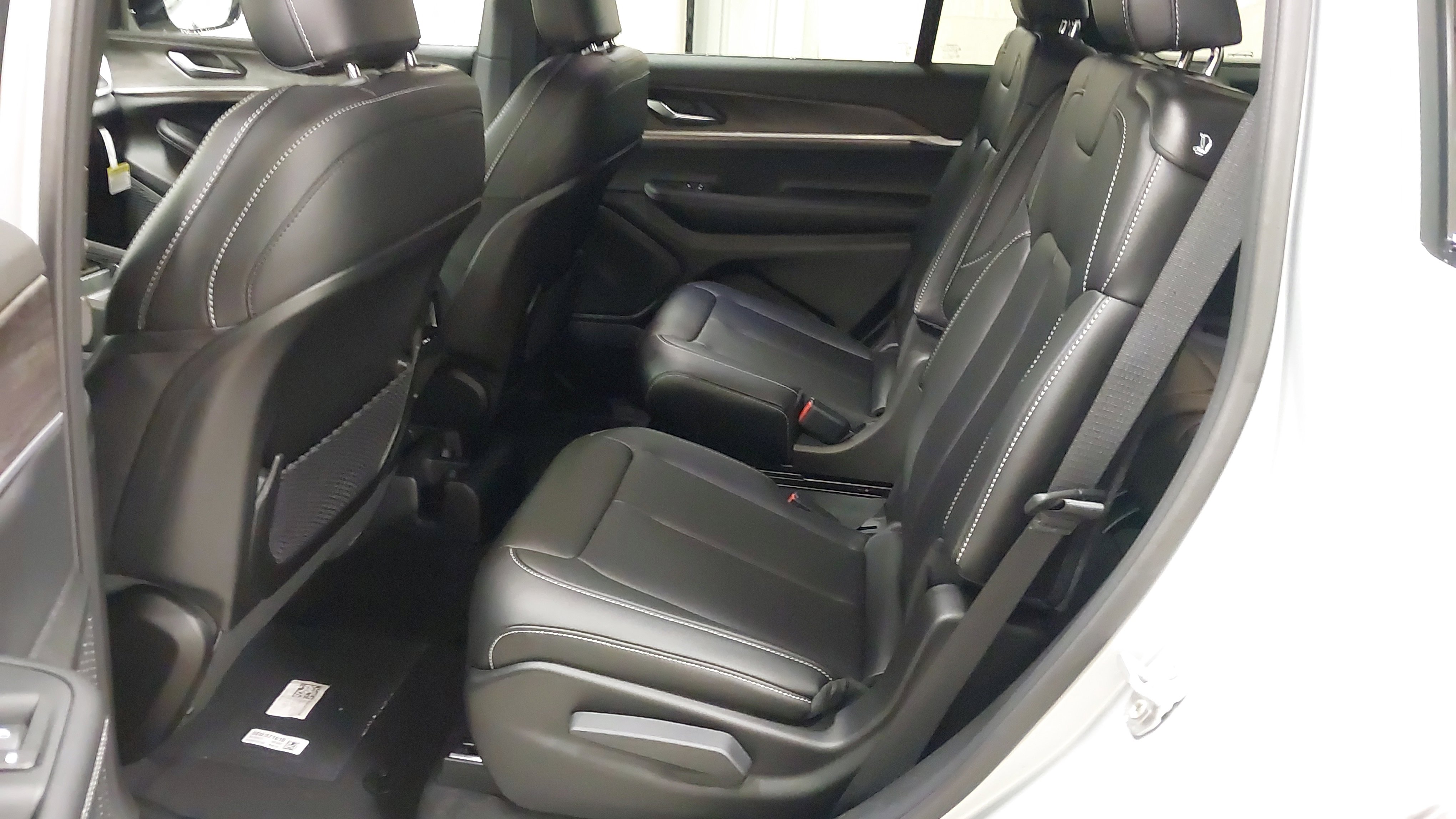 New 2025 Jeep Grand Cherokee L Limited w/ Trailer Tow Package image 38