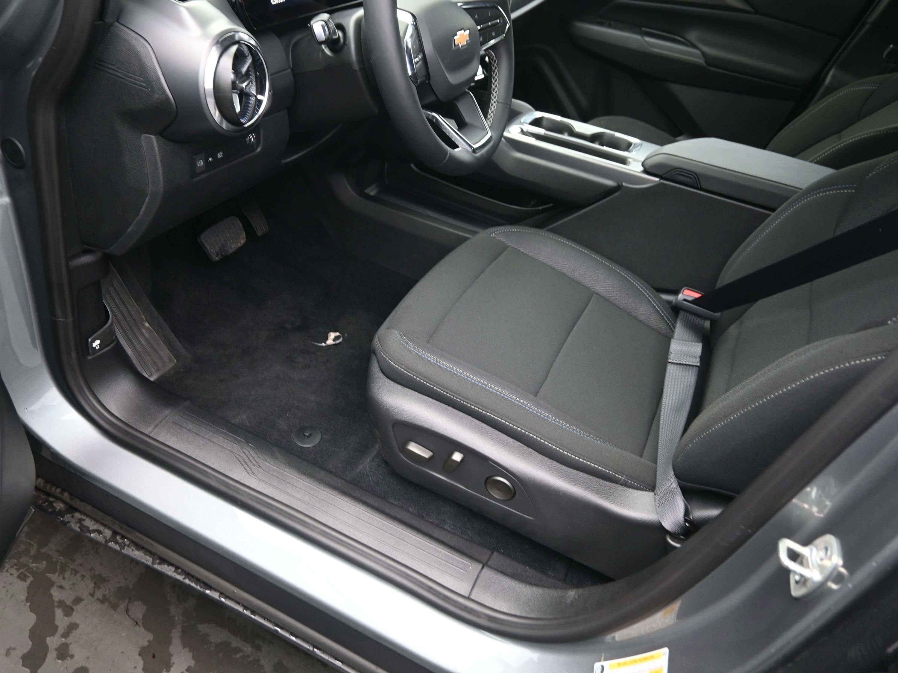 New 2026 Chevrolet Equinox EV LT image 14