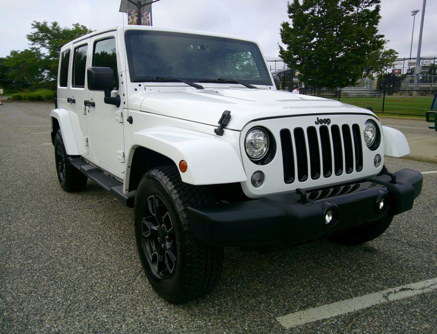 Used 2018 Jeep Wrangler Unlimited Sahara AWD/4WD image 15