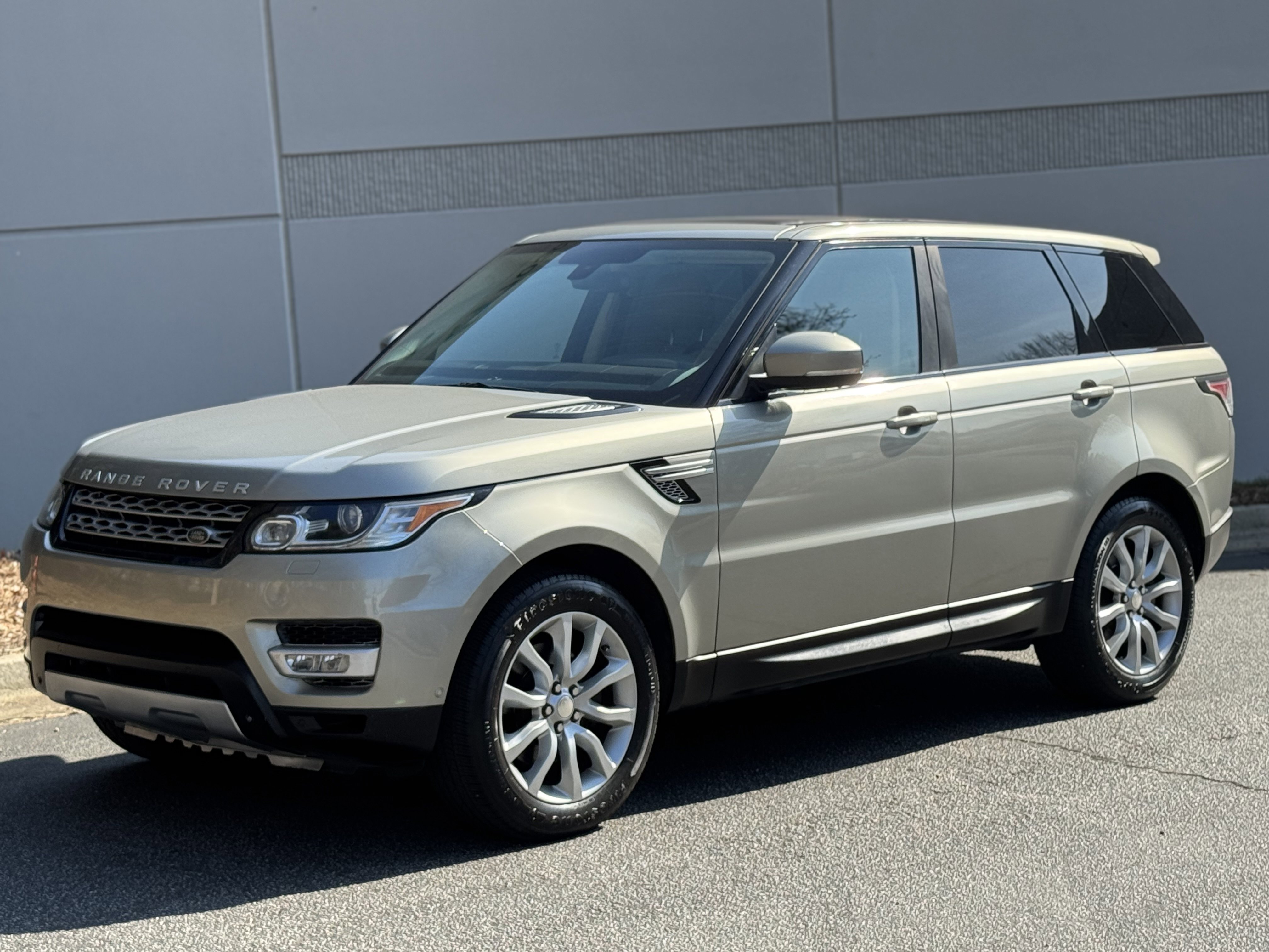 Used 2014 Land Rover Range Rover Sport HSE image 2