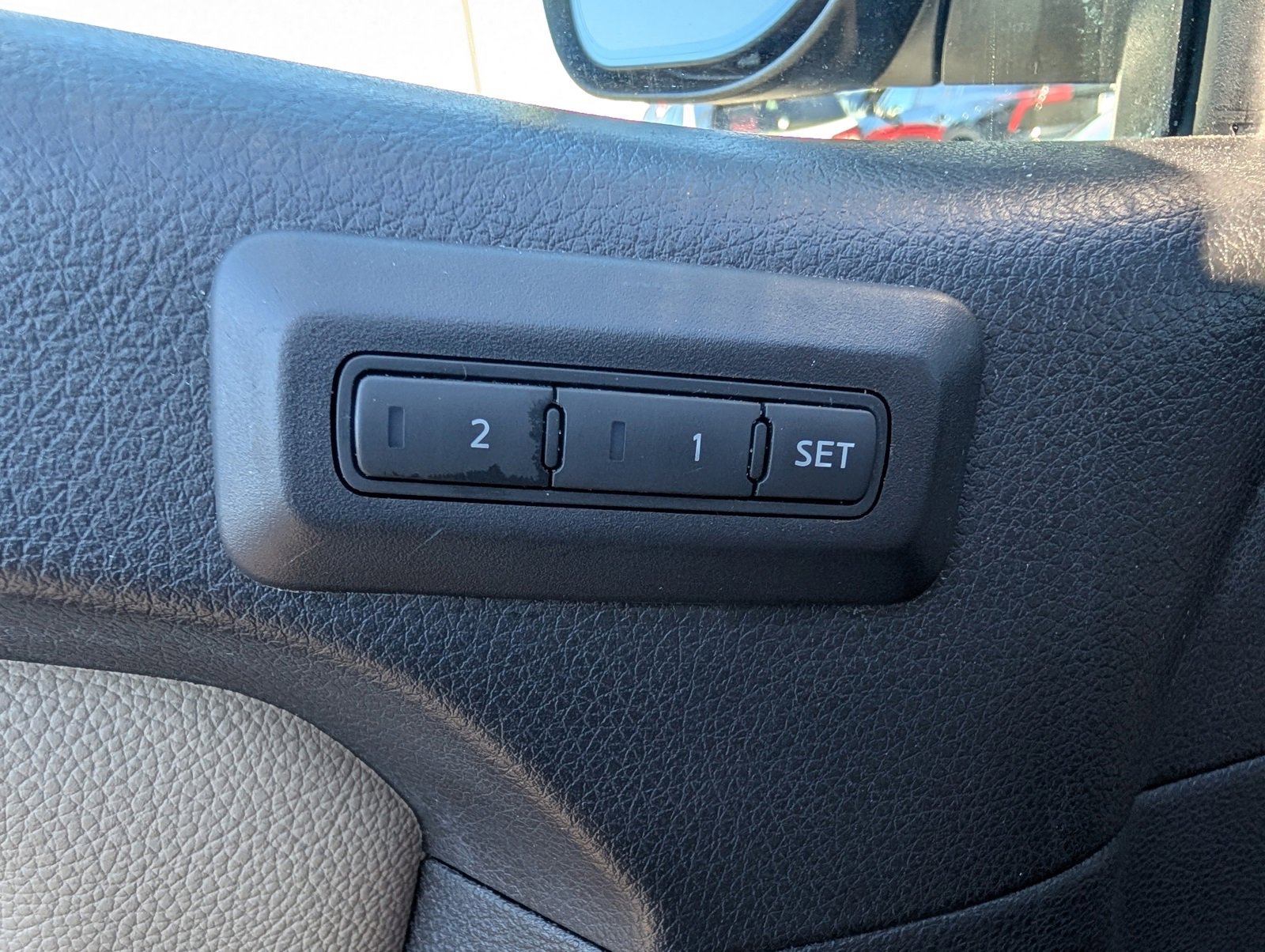 Used 2017 Nissan Titan SL image 19