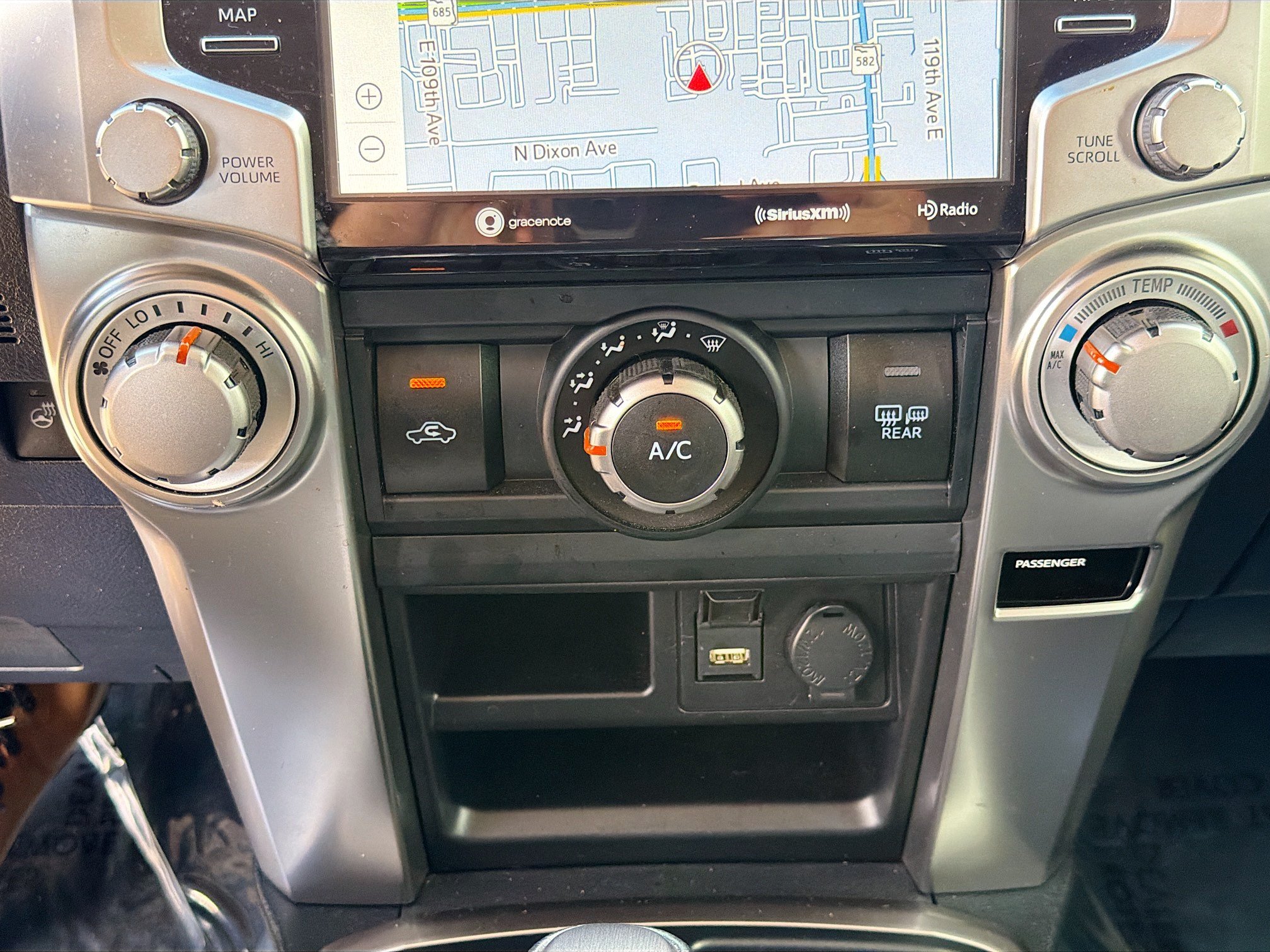 Used 2024 Toyota 4Runner SR5 Premium RWD image 31