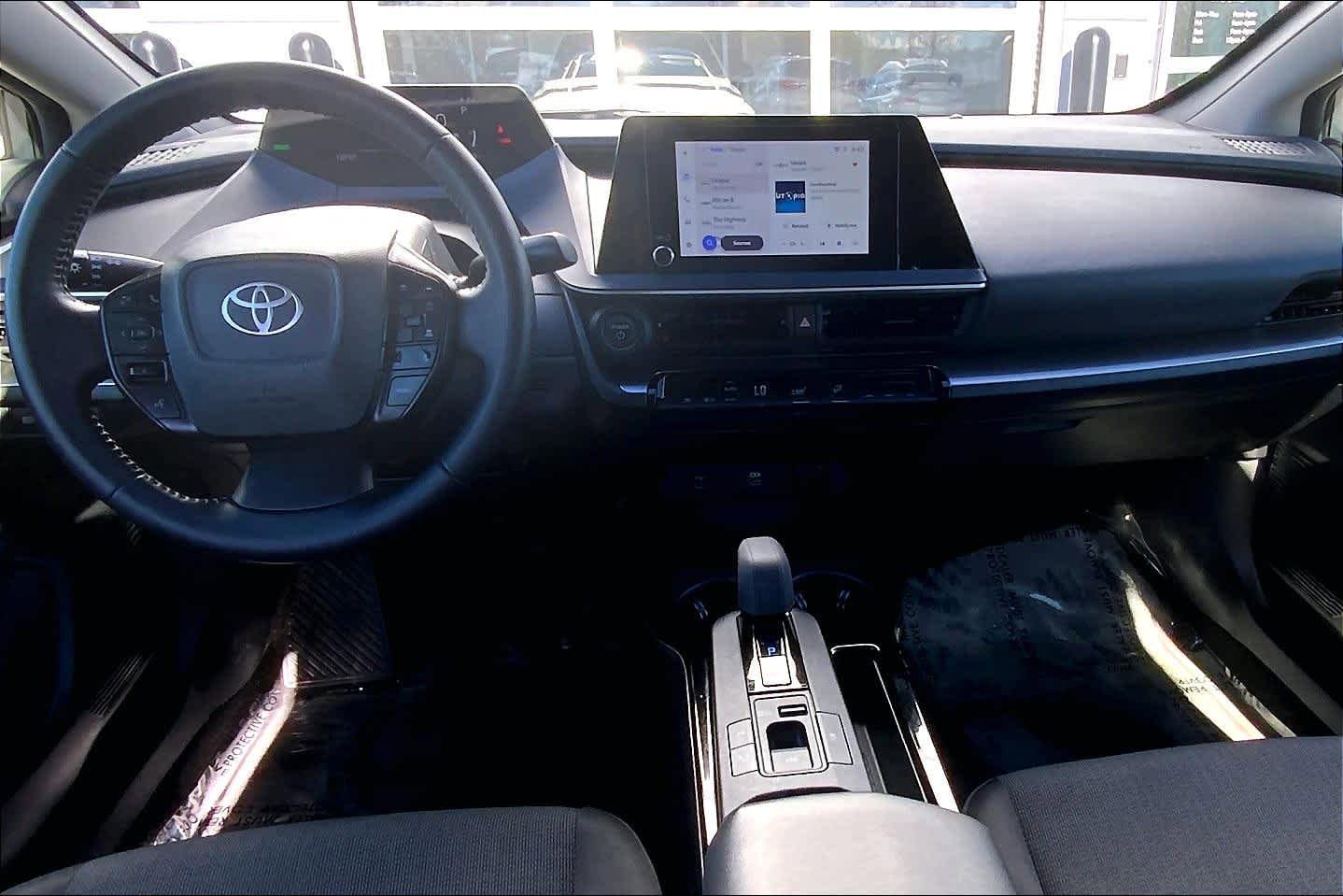 Used 2023 Toyota Prius LE AWD/4WD image 15